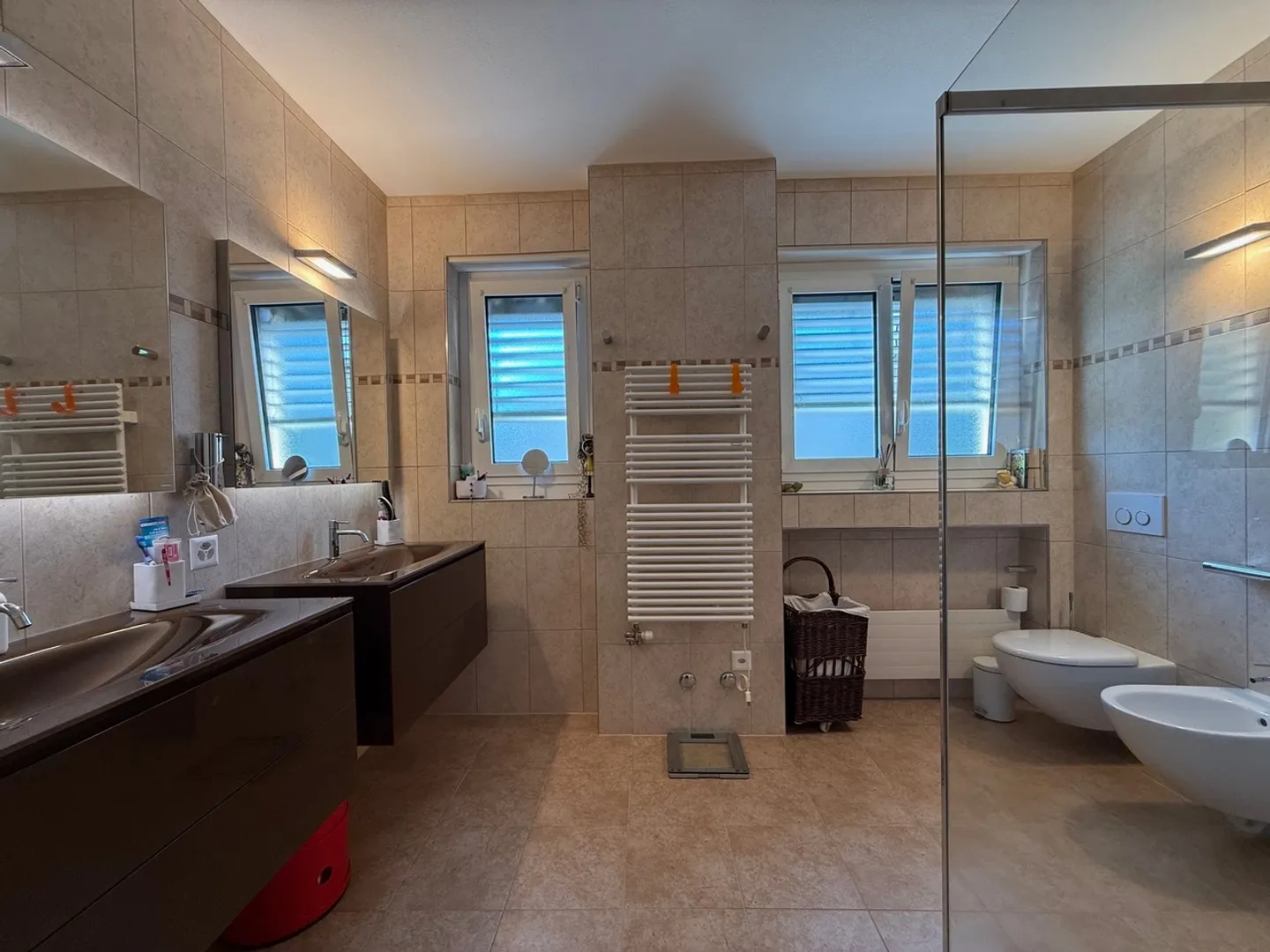 Geräumige 5.5-Zimmer-Wohnung, umgeben von Grün, sehr ruhig - Foto 9 von 14