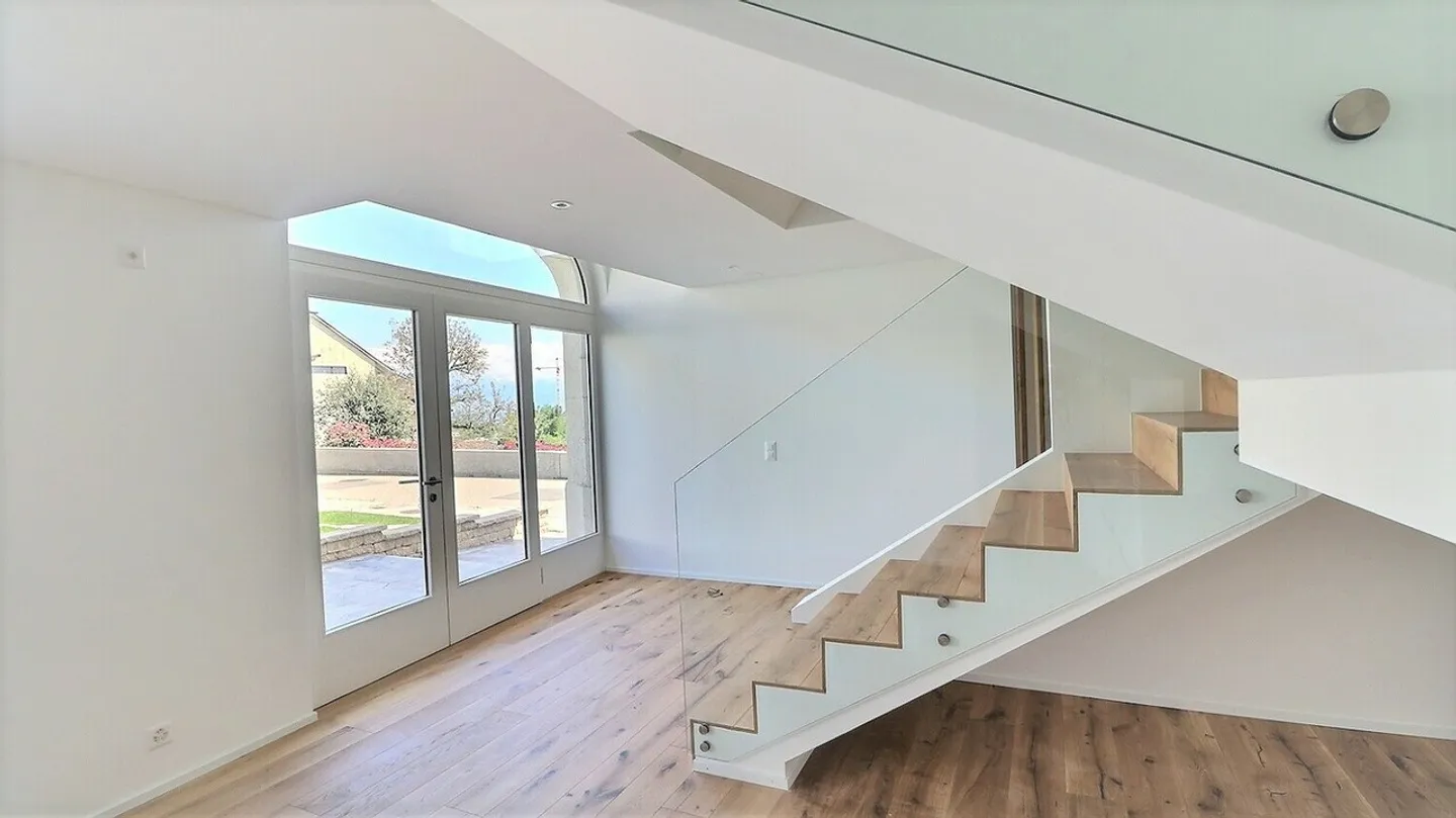 Renovated duplex apartment with lake view near Rolle - Photo 2 of 11