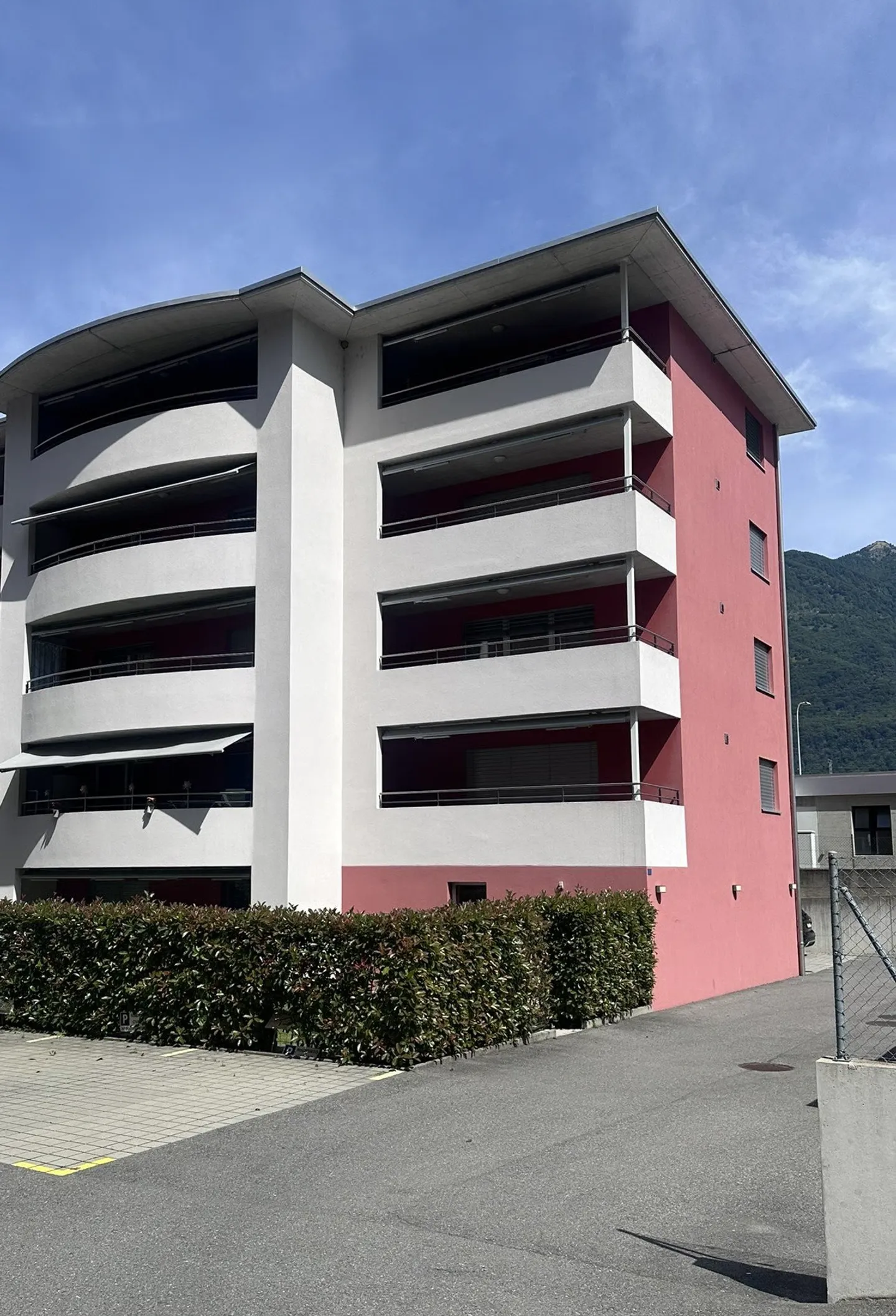 Moderno appartamento 2.5 locali con balcone a Cadenazzo - Foto 1 von 15