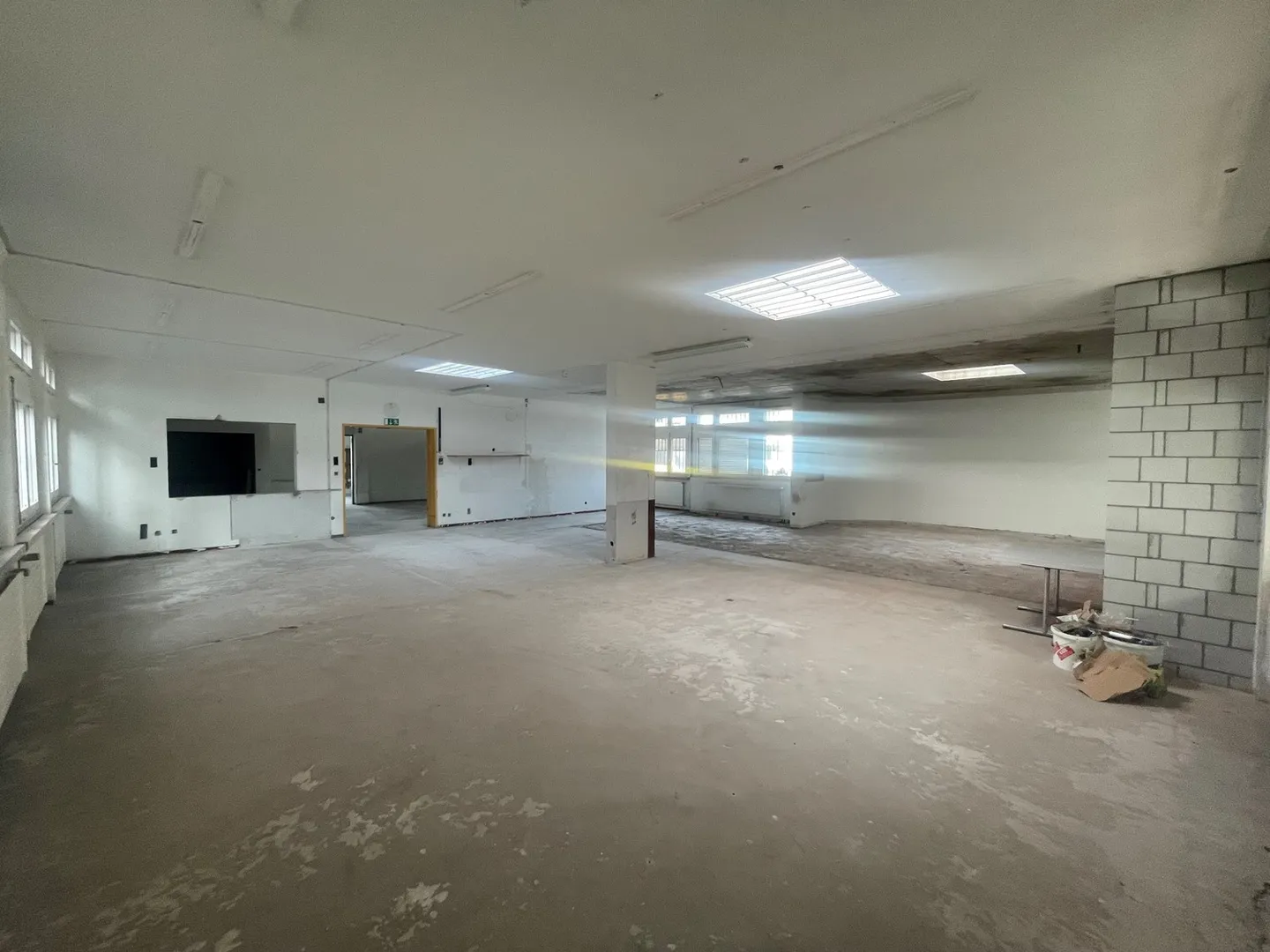 Espace commercial attrayant dans le meilleur emplacement à Therwil - Photo 8 sur 13