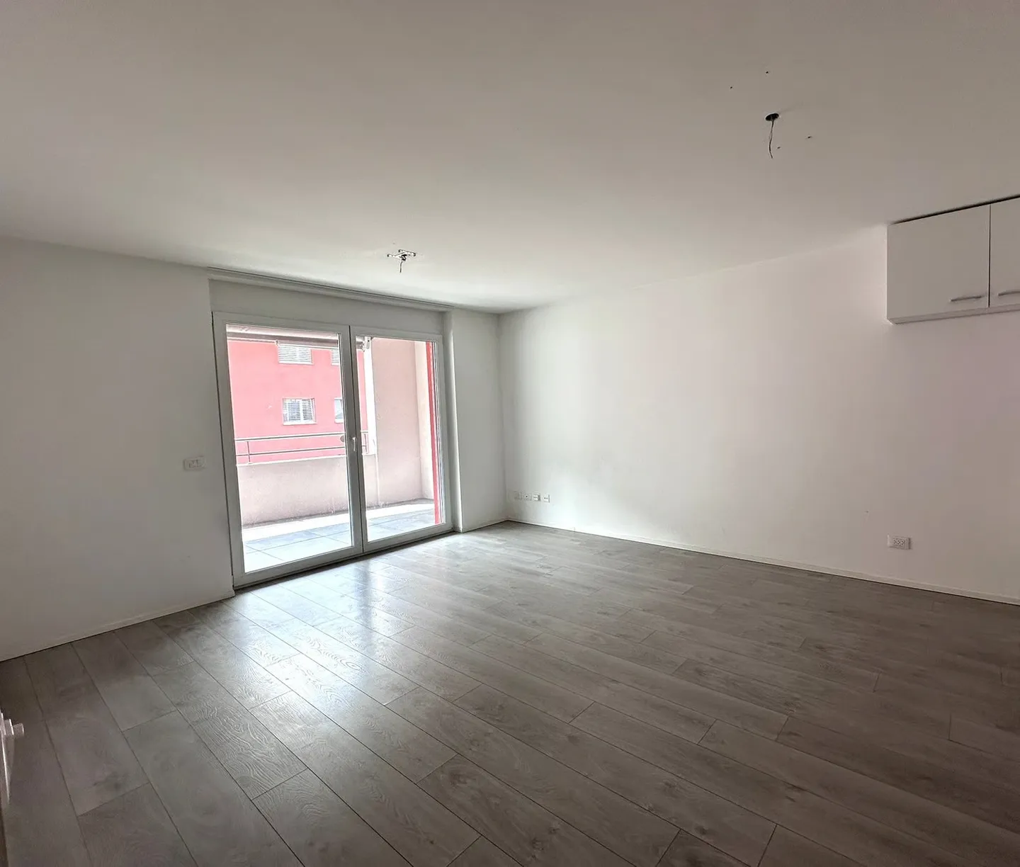 Moderno appartamento 2.5 locali con balcone a Cadenazzo - Foto 3 von 15