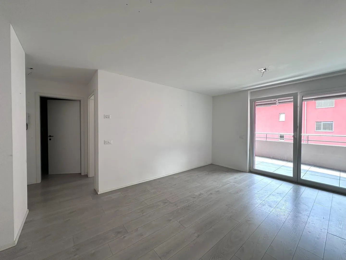 Moderno appartamento 2.5 locali con balcone a Cadenazzo - Foto 7 von 15