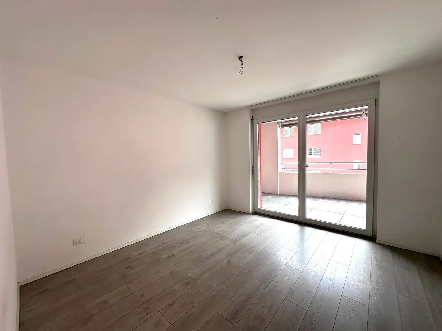 Moderno appartamento 2.5 locali con balcone a Cadenazzo - Foto 11 von 15
