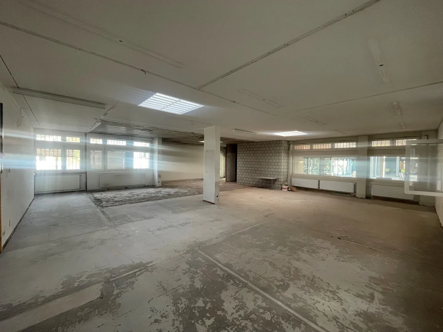 Espace commercial attrayant dans le meilleur emplacement à Therwil - Photo 9 sur 13