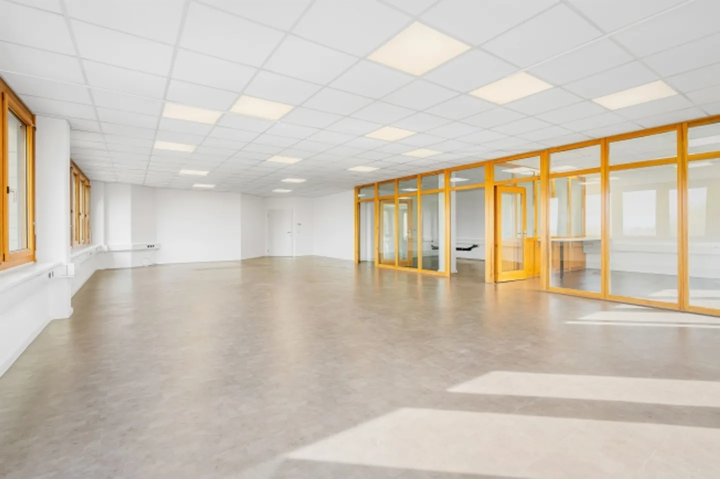 Office space for rent - Photo 2 of 13