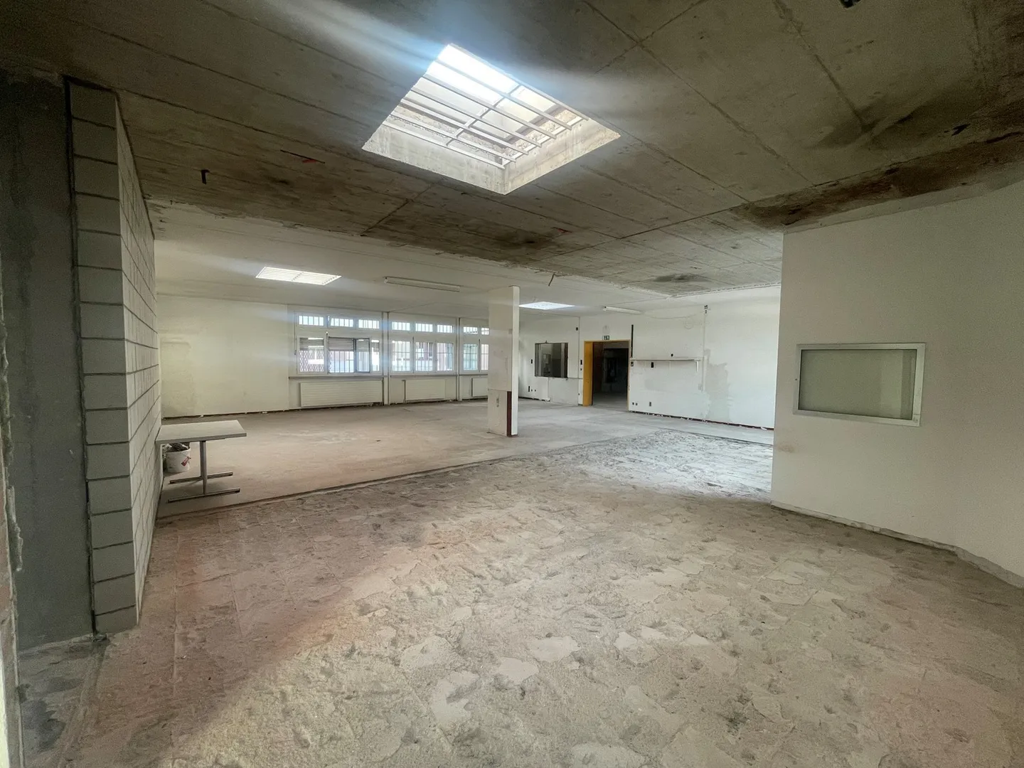 Espace commercial attrayant dans le meilleur emplacement à Therwil - Photo 12 sur 13