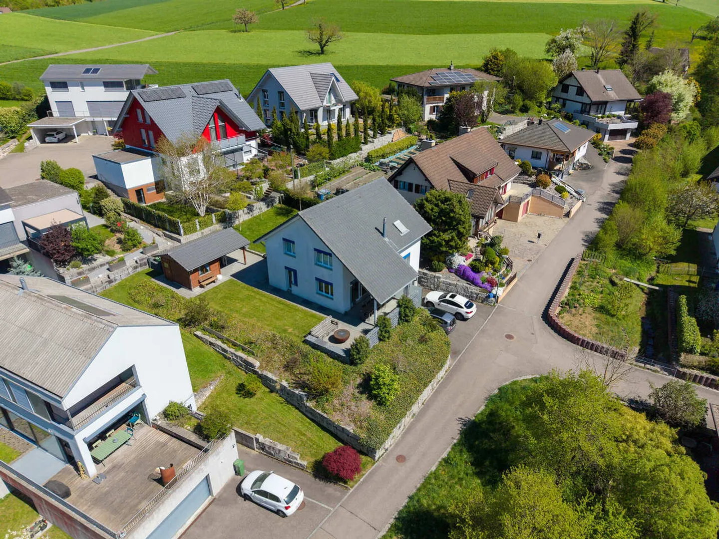 Geräumiges Einfamilienhaus mit Garten - Foto 1 von 15