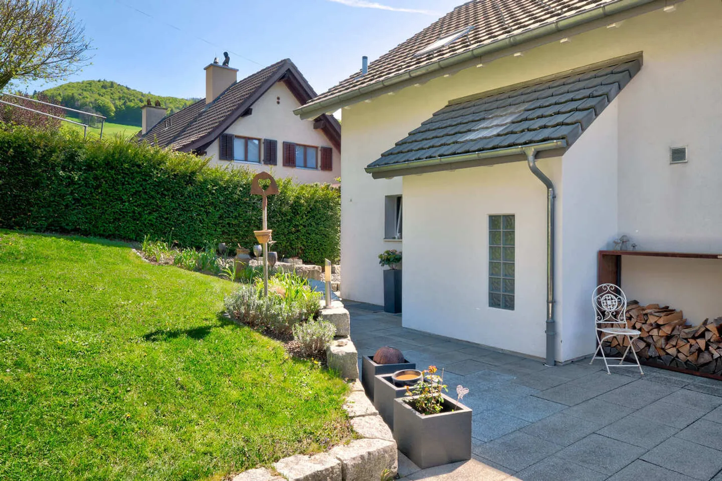 Geräumiges Einfamilienhaus mit Garten - Foto 2 von 15