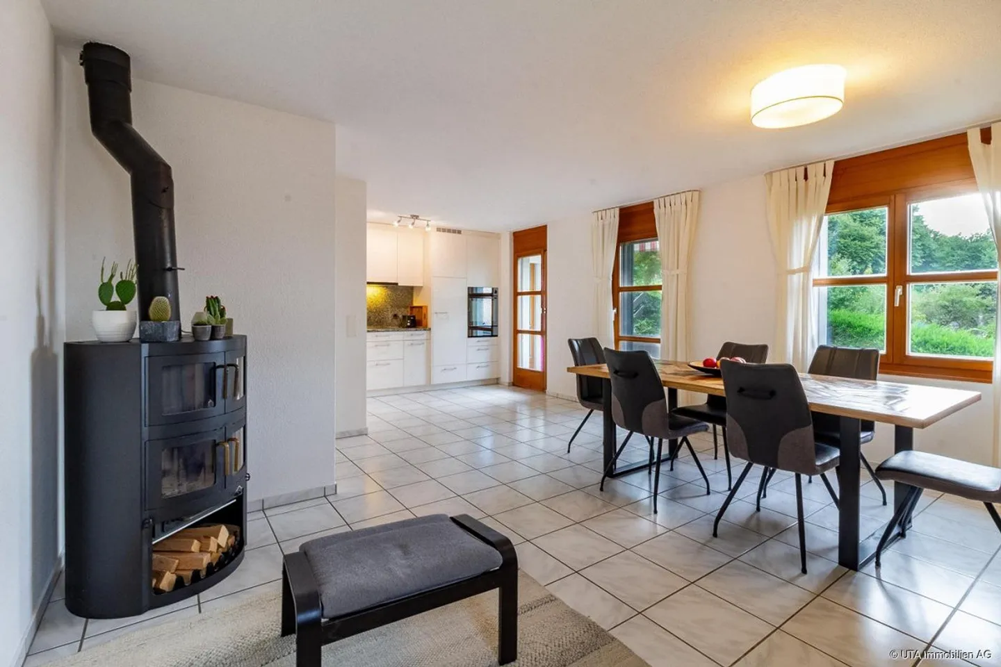 Well-maintained 4.5-room apartment with private garden and pergola - Photo 1 of 14