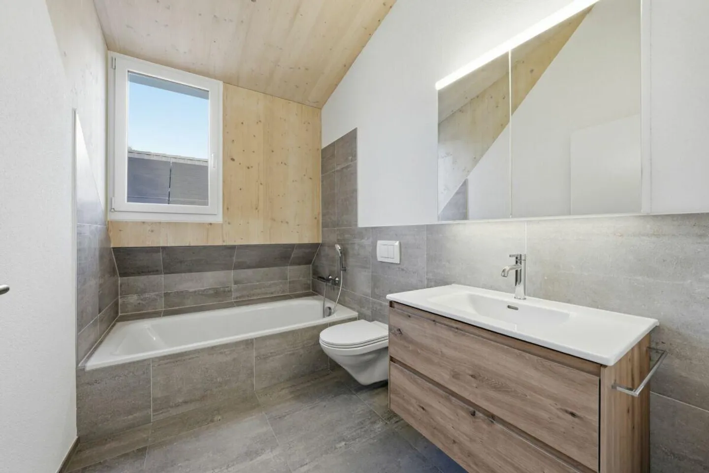 Moderna casa bifamiliare con molto spazio, finiture di alta qualità e giardino a Stein am Rhein - Foto 12 di 30