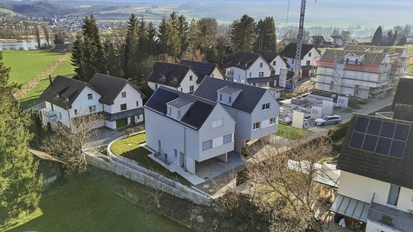 Moderna casa bifamiliare con molto spazio, finiture di alta qualità e giardino a Stein am Rhein - Foto 18 di 30