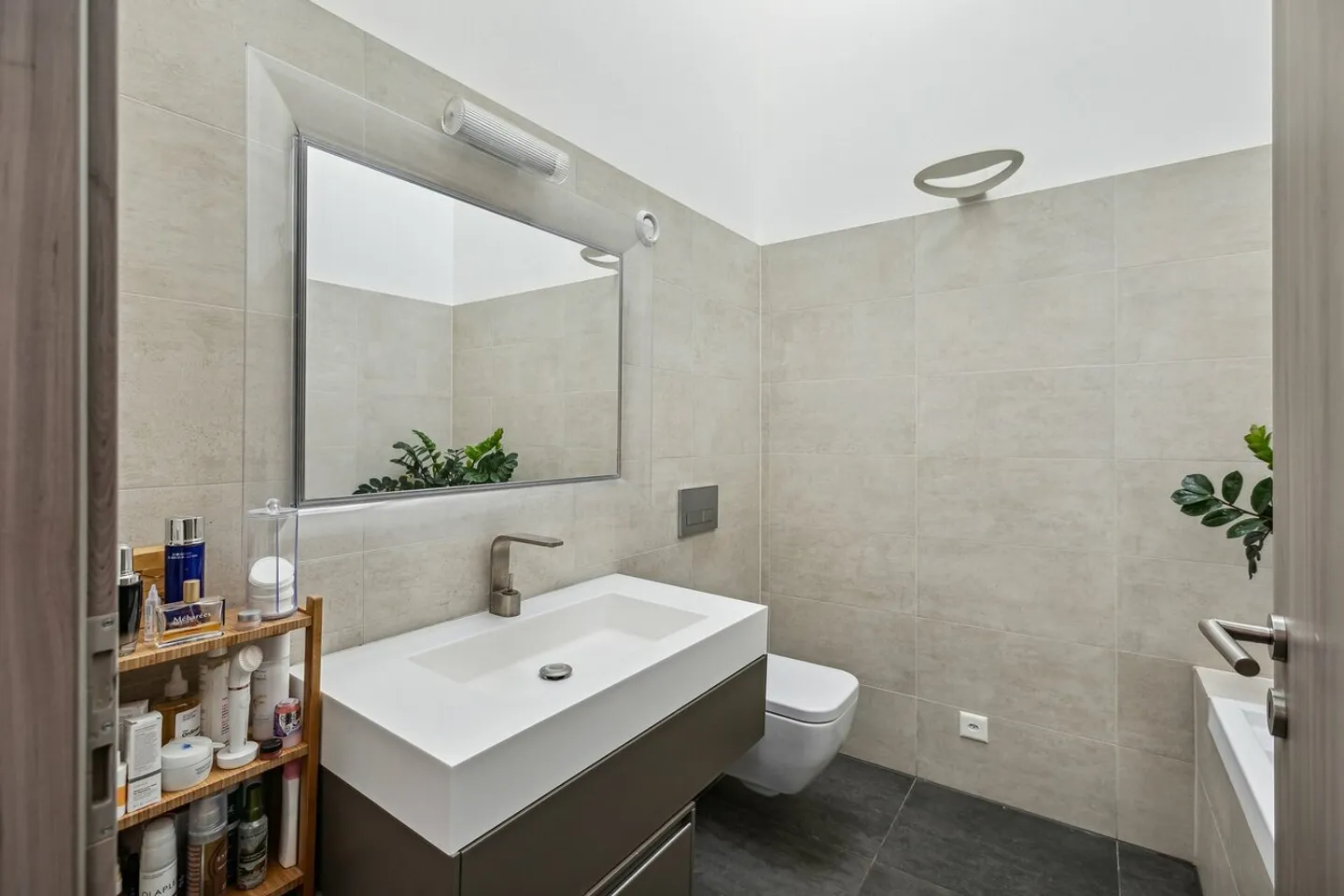 A unique duplex apartment between nature and elegance - Photo 7 of 9