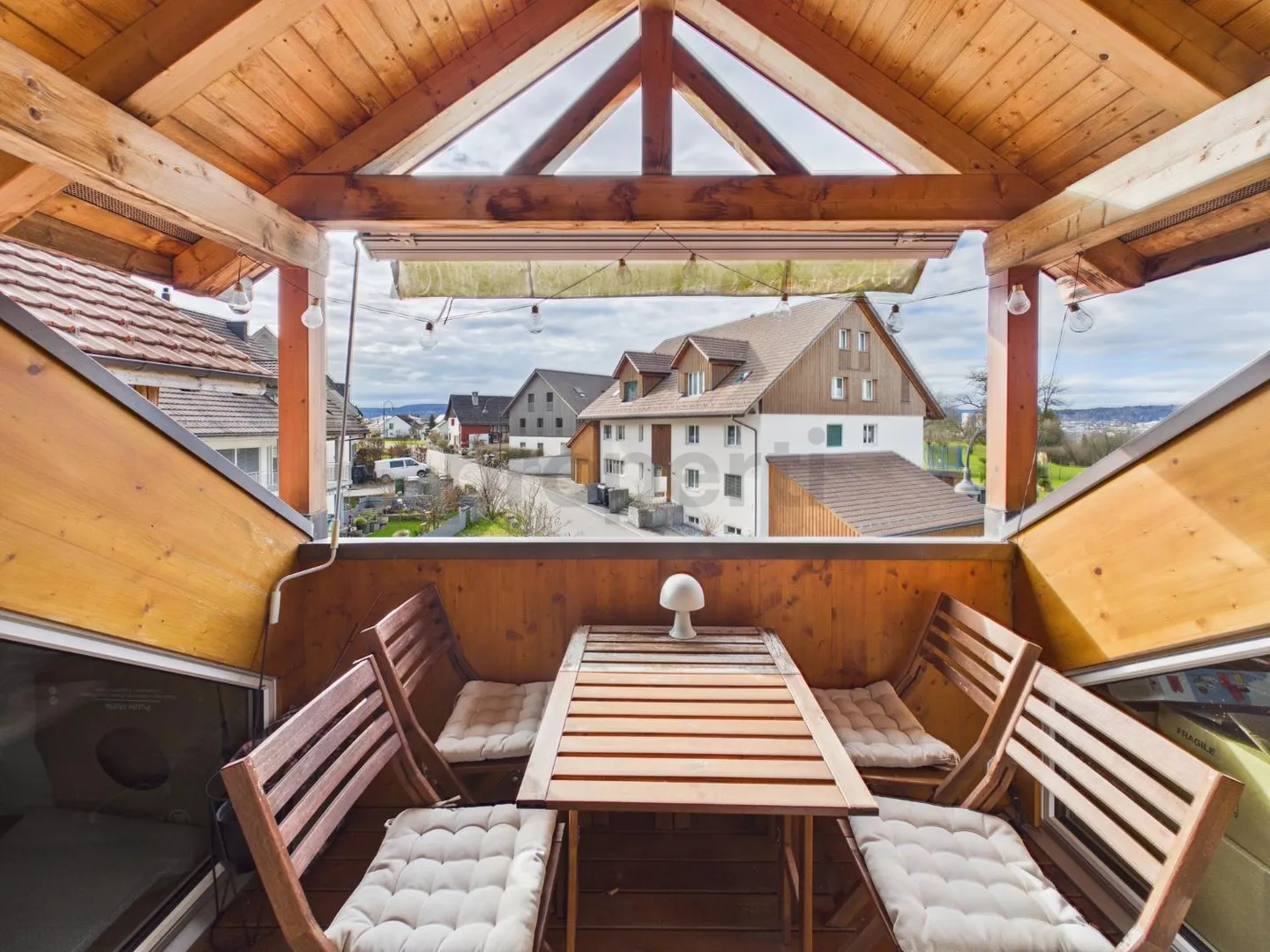 Modern 3.5-room maisonette with beautiful views - Photo 2 of 10