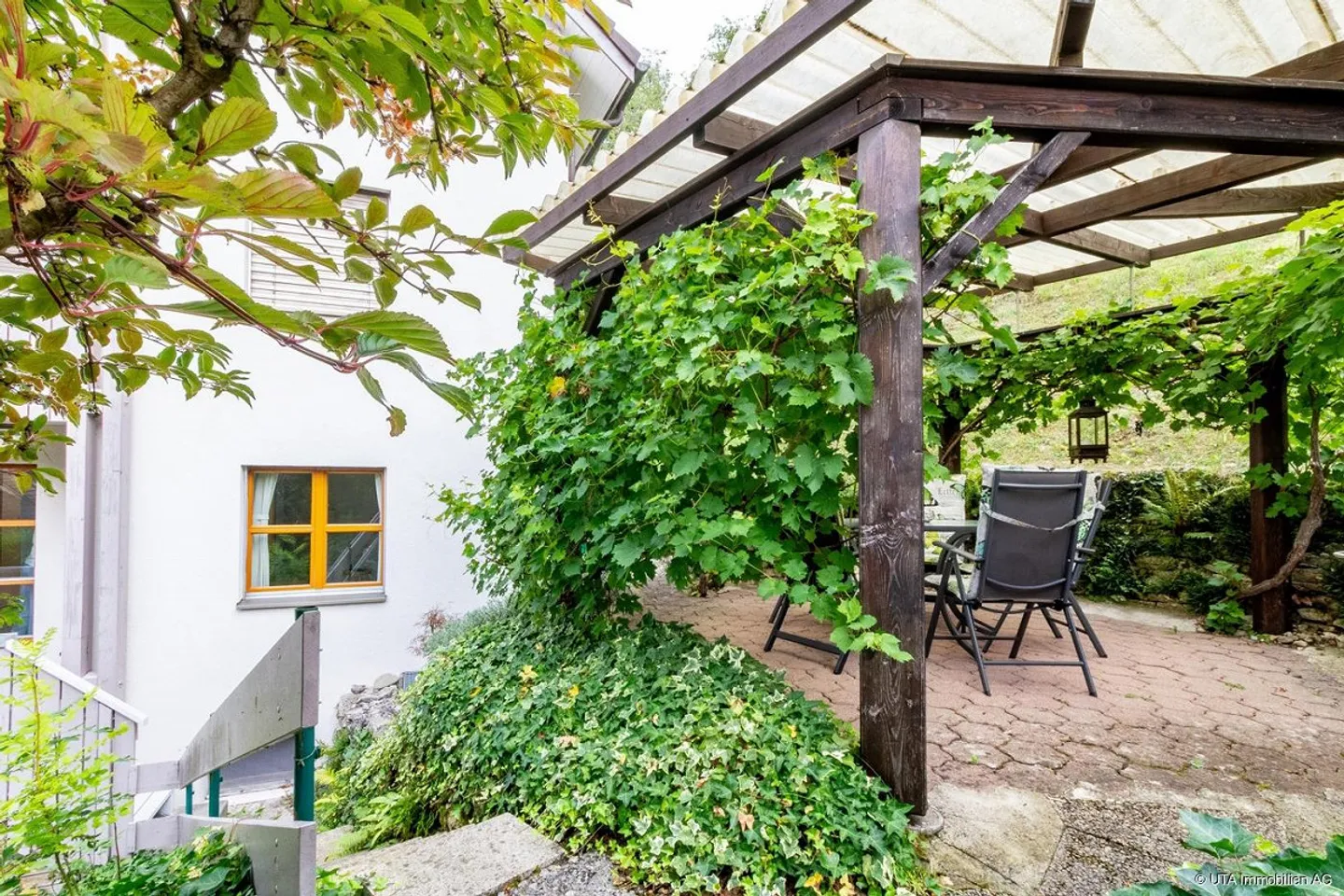 Well-maintained 4.5-room apartment with private garden and pergola - Photo 12 of 14