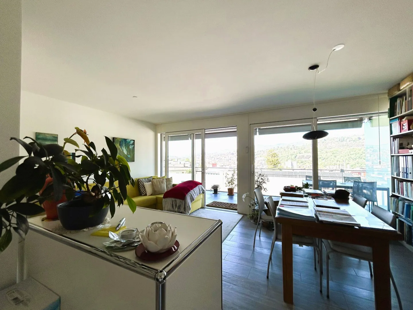 Modern 2.5-room apartment with large covered terrace - Foto 3 di 5