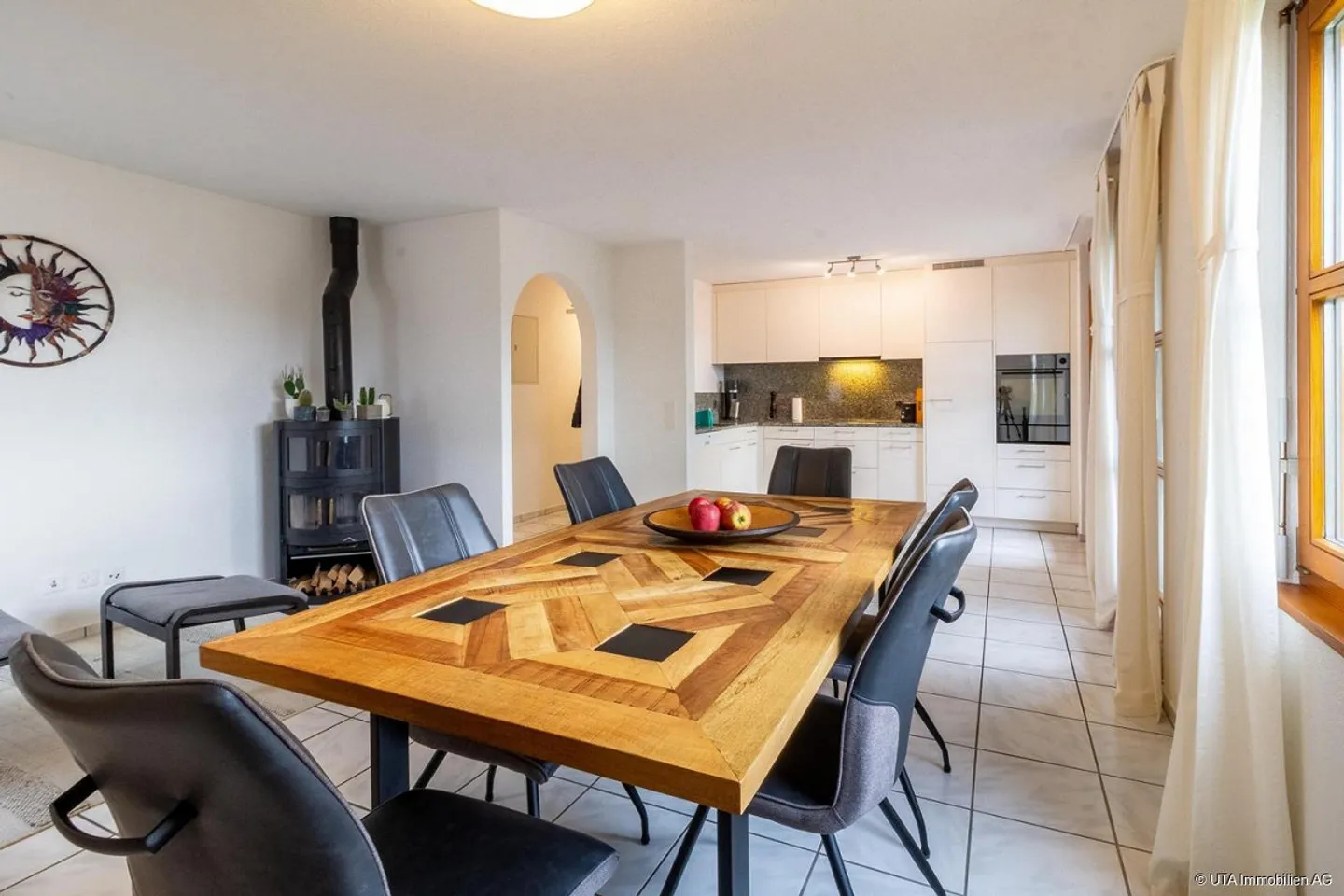 Well-maintained 4.5-room apartment with private garden and pergola - Photo 3 of 14