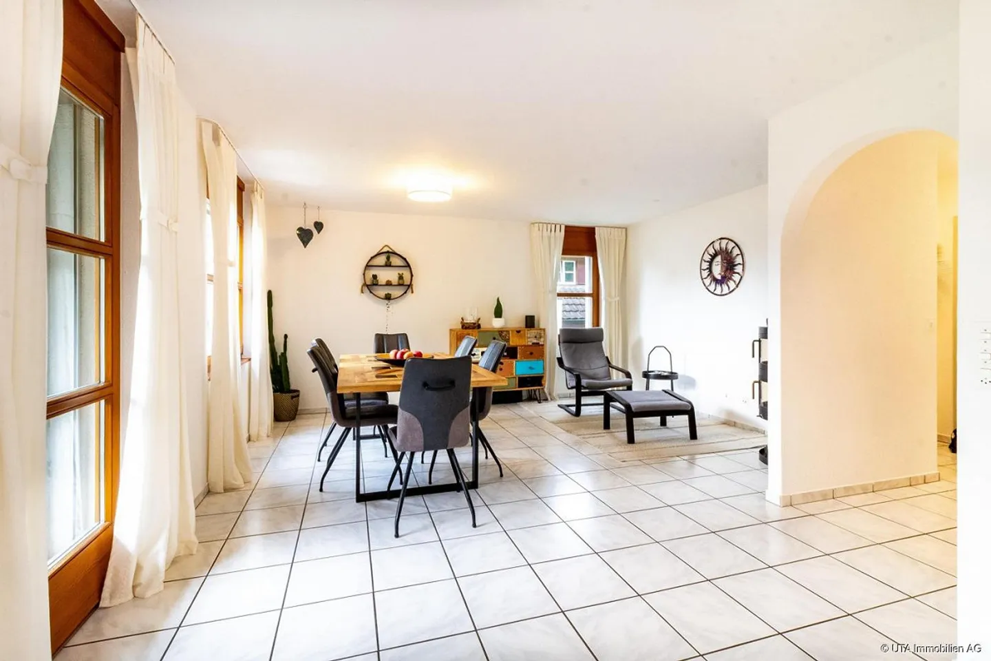 Well-maintained 4.5-room apartment with private garden and pergola - Photo 5 of 14