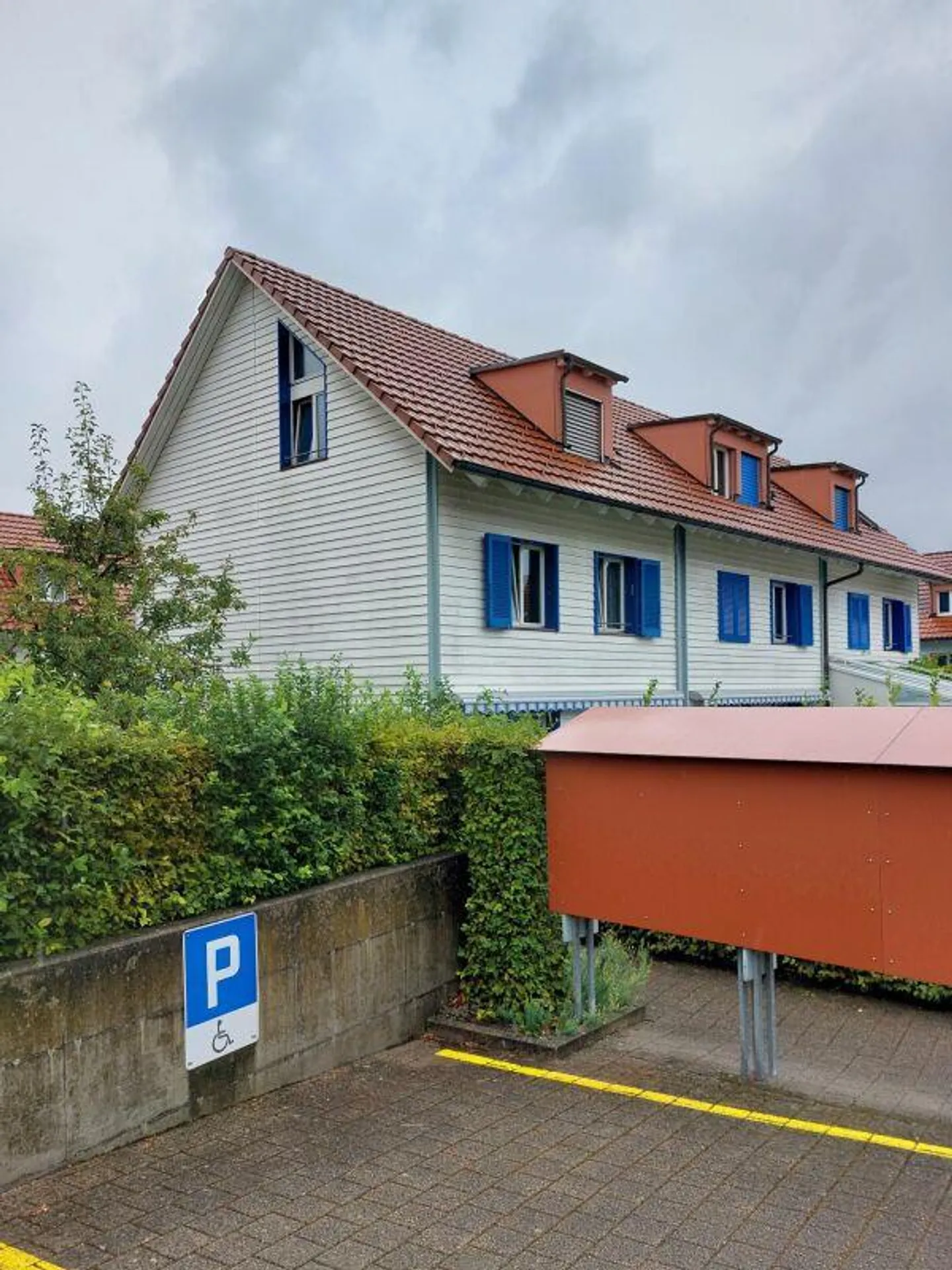 Your Home for Comfort - Corner House in Dietlikon - Photo 2 of 5
