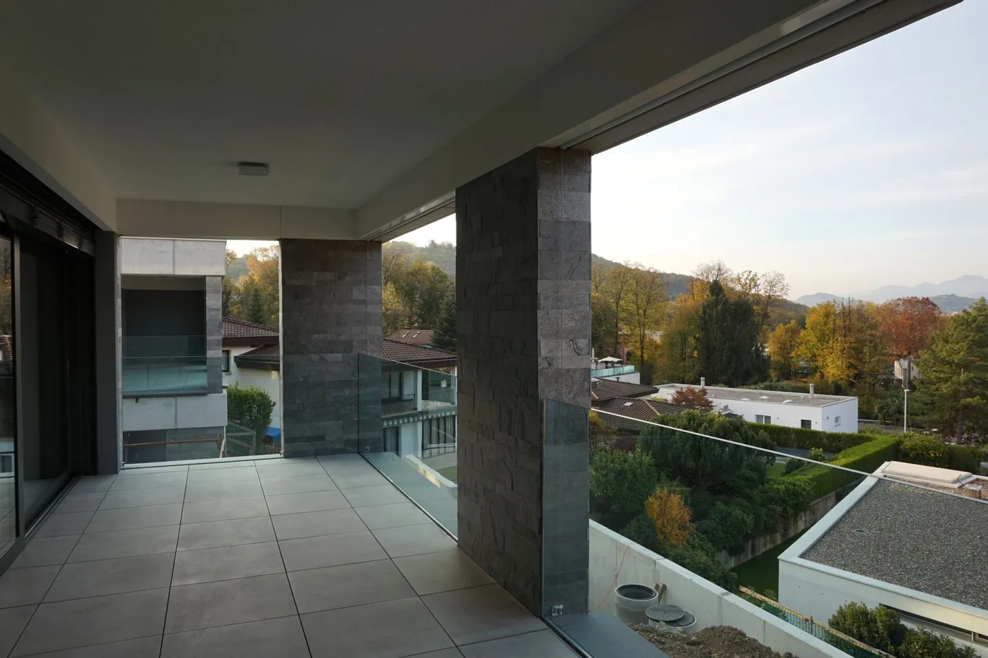 Magnificent 4.5-room apartment in the green and in peace - Photo 4 of 9