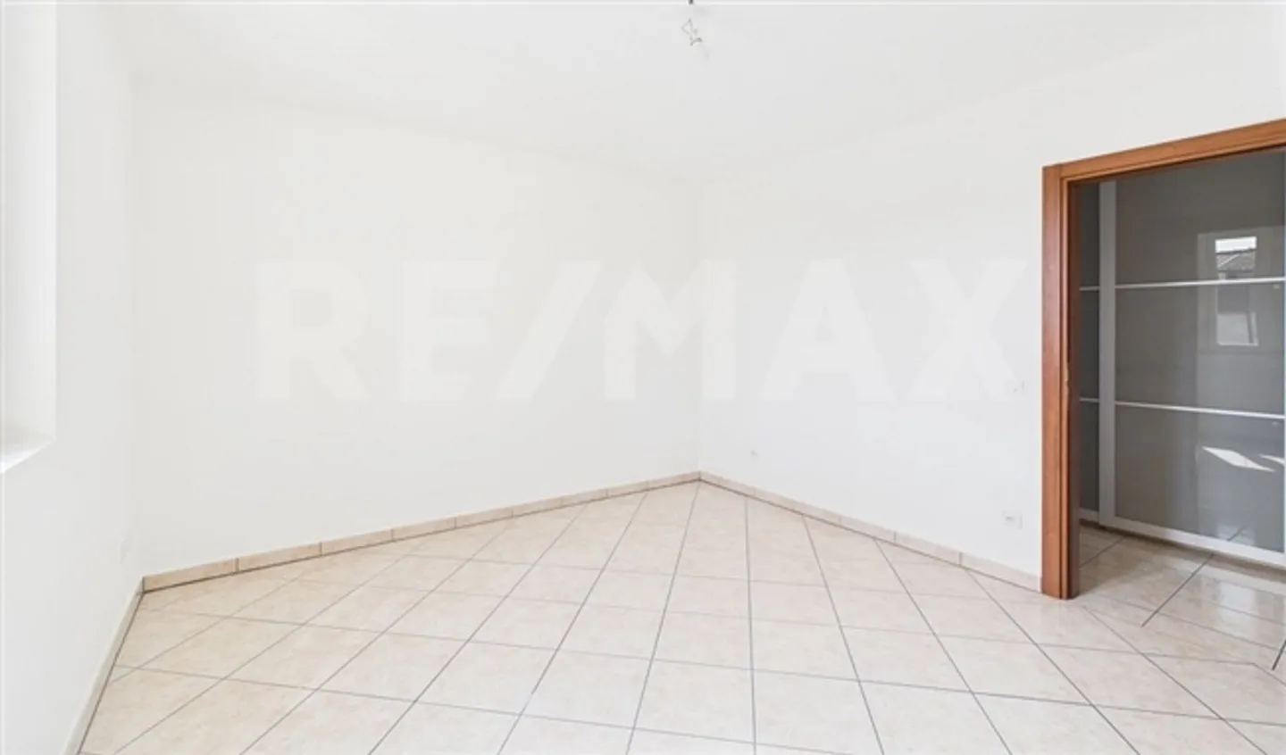 Appartement rénové de 4 1/2 pièces à Genestrerio - Photo 9 sur 13