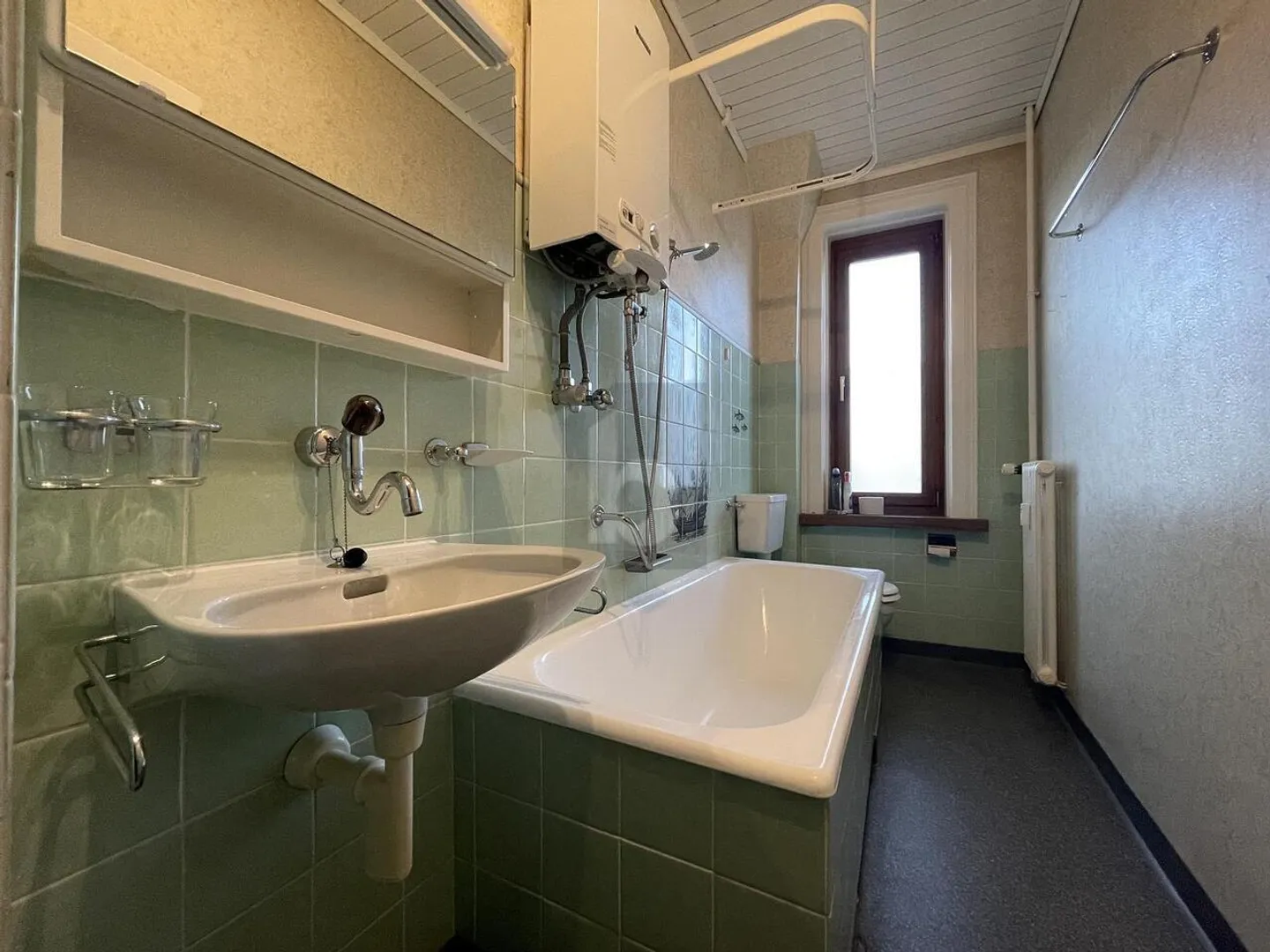 Charming Apartment with Rooftop - Photo 5 of 6