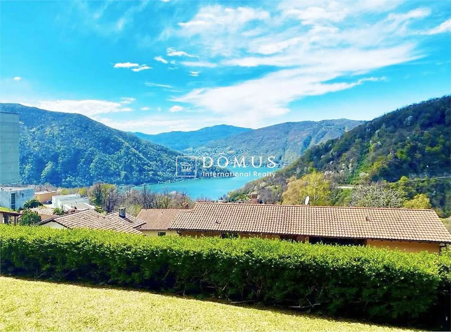 Building plot with stunning view of Lake Lugano - Photo 2 of 5