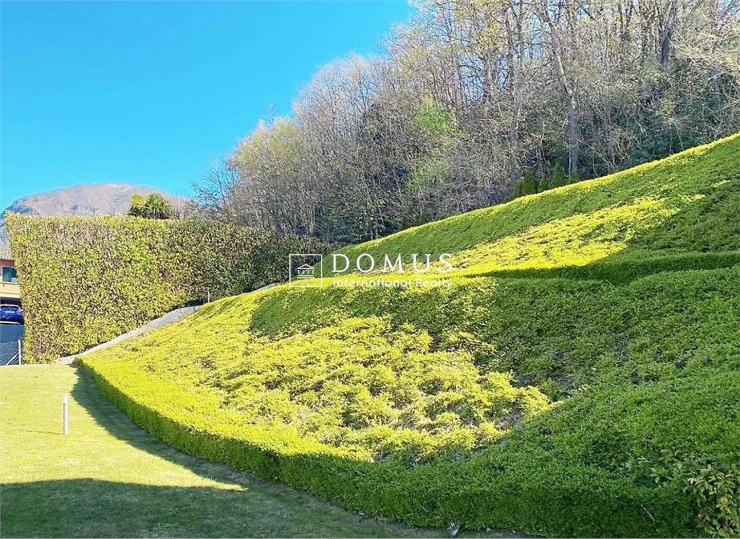 Building plot with stunning view of Lake Lugano - Photo 3 of 5