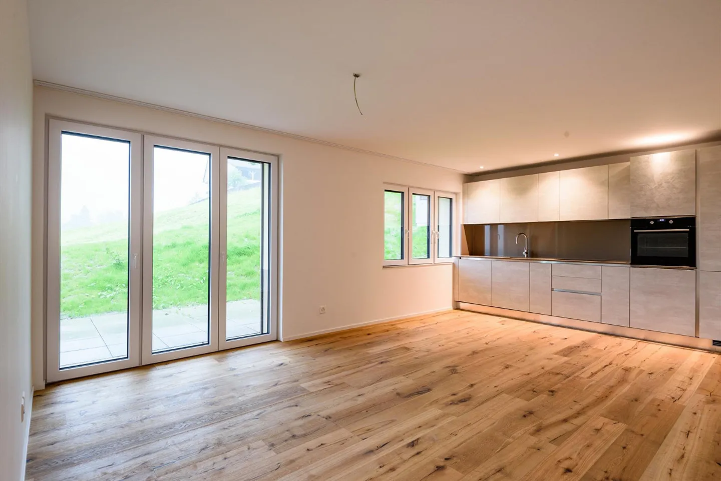 Topmoderne 3.5 Zimmer Parterre Wohnung im ruhiger Lage! - Foto 1 von 7