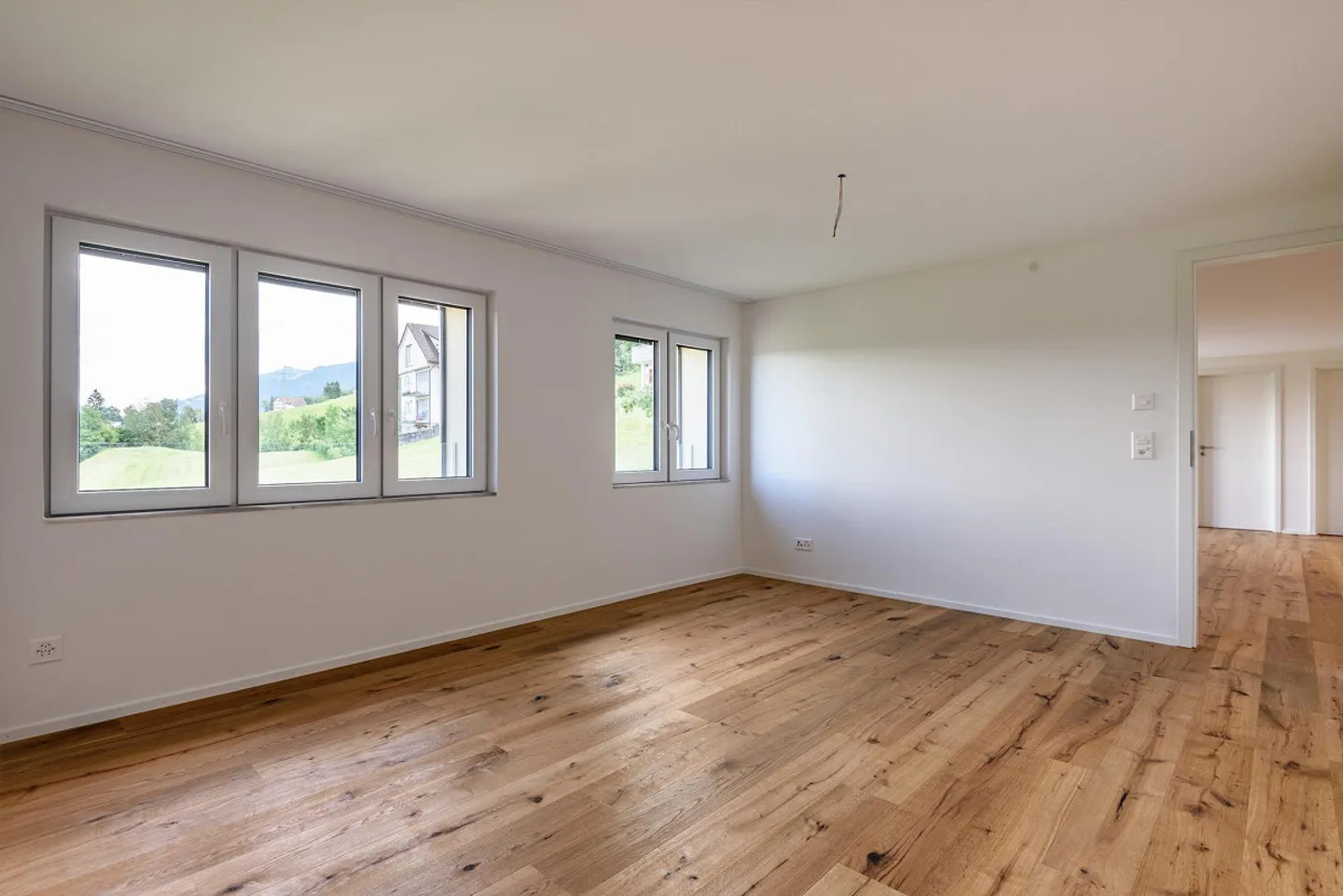 Topmoderne 3.5 Zimmer Parterre Wohnung im ruhiger Lage! - Foto 2 von 7