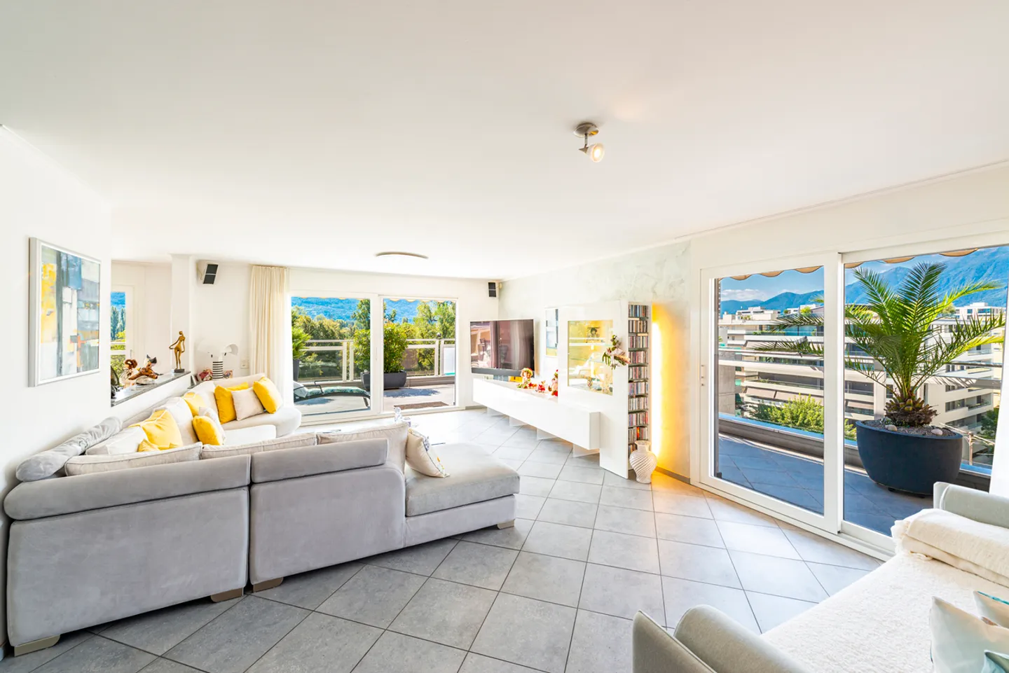 Penthouse Elegante con Terrazza - Foto 2 di 9