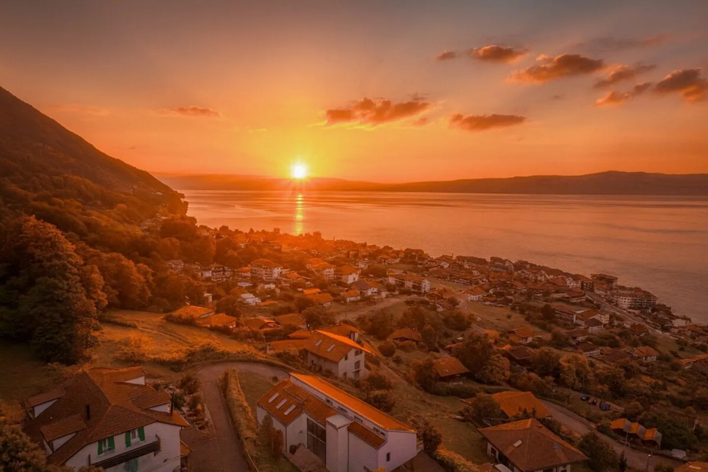 Superbe maison d'architecte avec magnifique vue sur le Lac Léman ! - Photo 1 sur 27