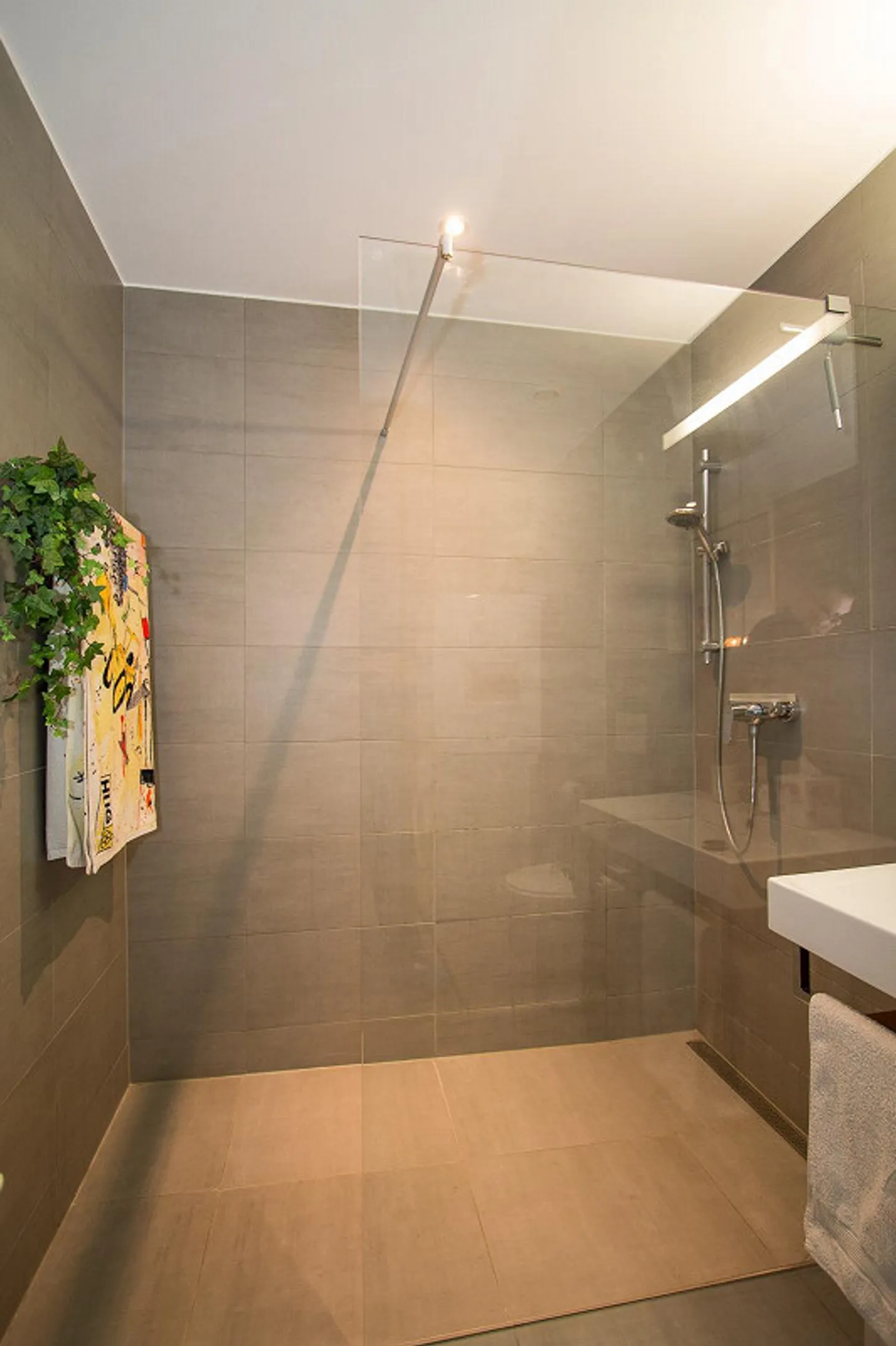 Grosszügige, moderne 2½-Zimmerwohnung in ländlicher Umgebung - Foto 12 di 18