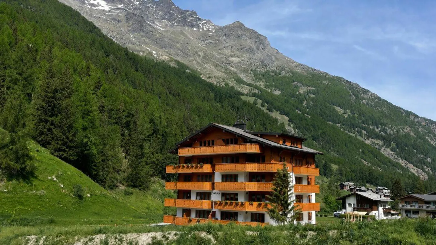 Appartement moderne de 4,5 pièces avec vue dégagée. 3ème étage sud-est avec soleil du matin et de l'après-midi. - Photo 1 sur 14