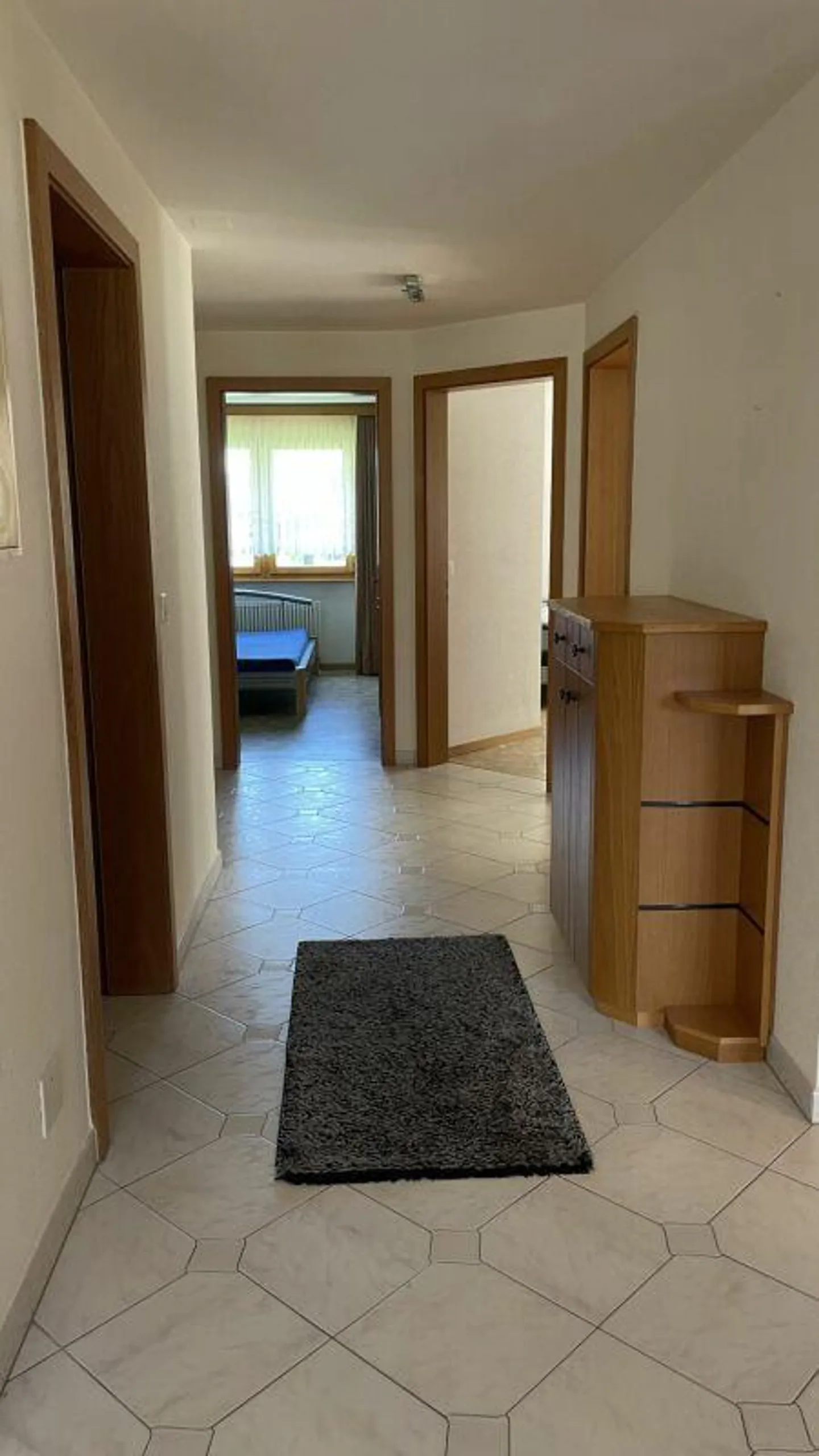 Appartement moderne de 4,5 pièces avec vue dégagée. 3ème étage sud-est avec soleil du matin et de l'après-midi. - Photo 6 sur 14