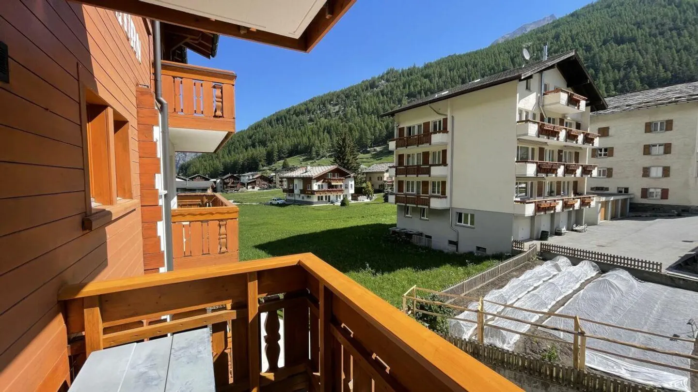Appartement moderne de 4,5 pièces avec vue dégagée. 3ème étage sud-est avec soleil du matin et de l'après-midi. - Photo 9 sur 14