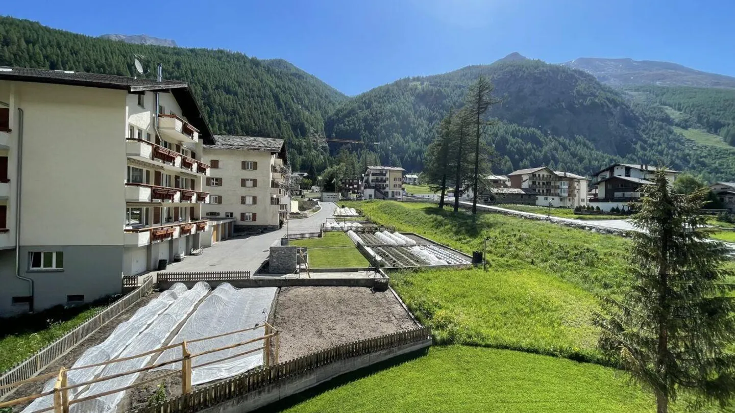 Appartement moderne de 4,5 pièces avec vue dégagée. 3ème étage sud-est avec soleil du matin et de l'après-midi. - Photo 11 sur 14