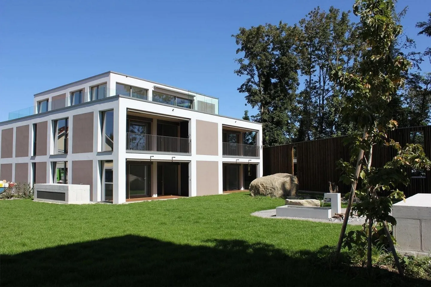 Modern 3.5-room apartment - Photo 1 of 8