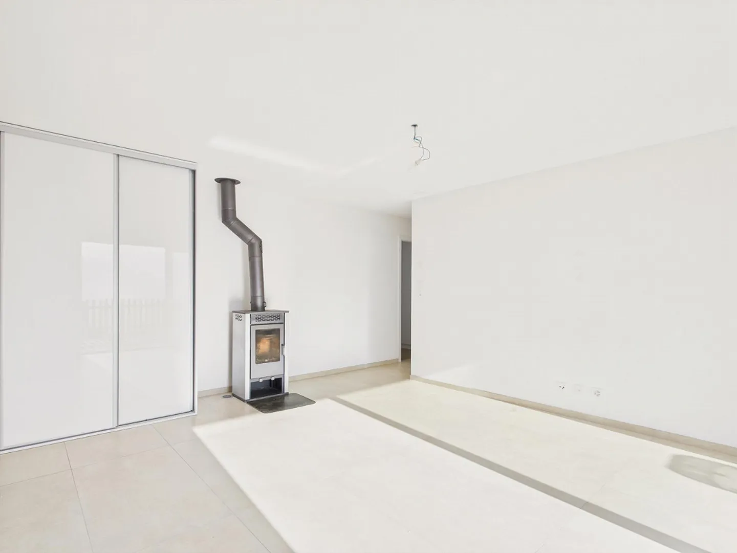 Geräumige und helle 4,5-Zimmer-Wohnung mit großer Terrasse - Foto 4 von 14