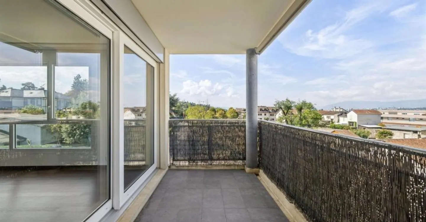 Exclusivité - Une adresse privilégiée au coeur de Vésenaz - Foto 2 di 12