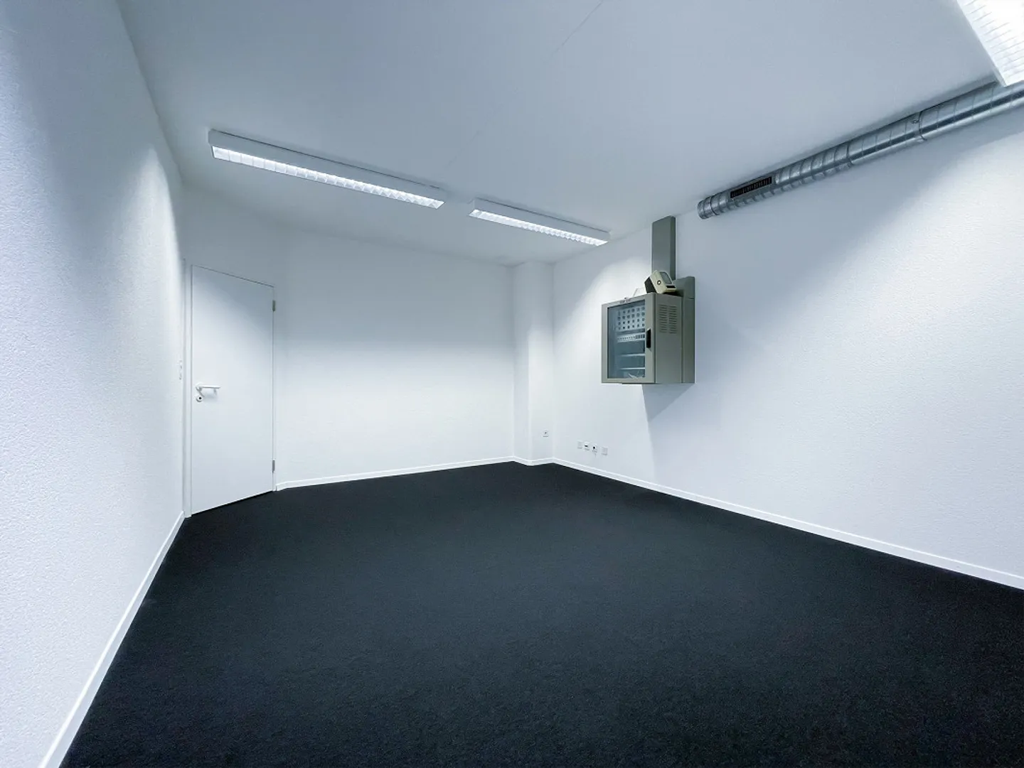 Ufficio moderno con ulteriore spazio in affitto - Foto 4 di 8