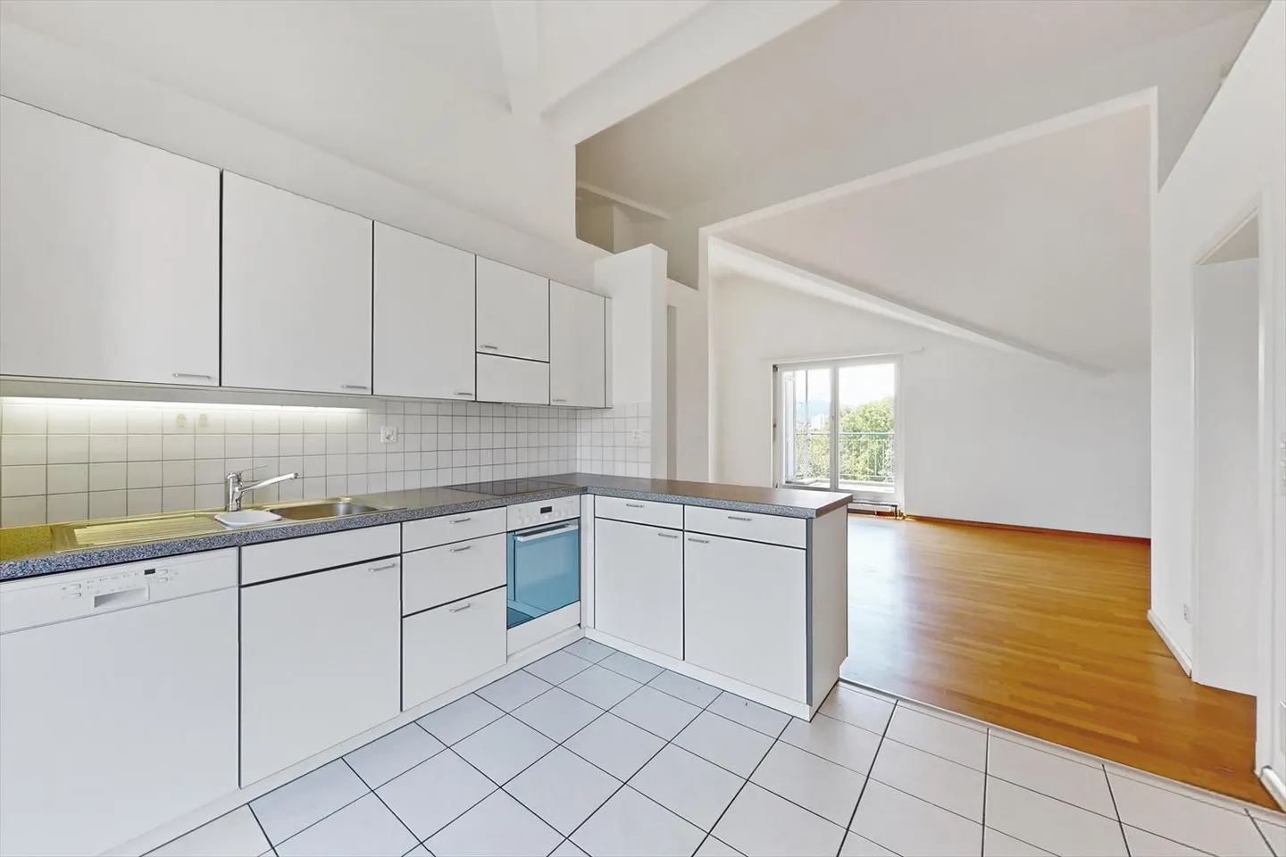 The special apartment for special people - Photo 2 of 11