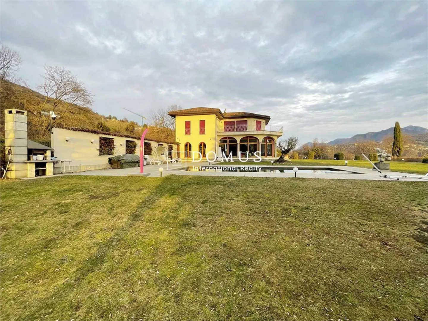 Dominante Villa mit Seeblick, im Grünen - Foto 4 von 13