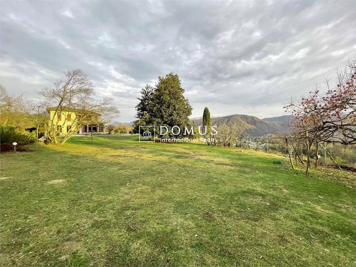 Dominante Villa mit Seeblick, im Grünen - Foto 5 von 13