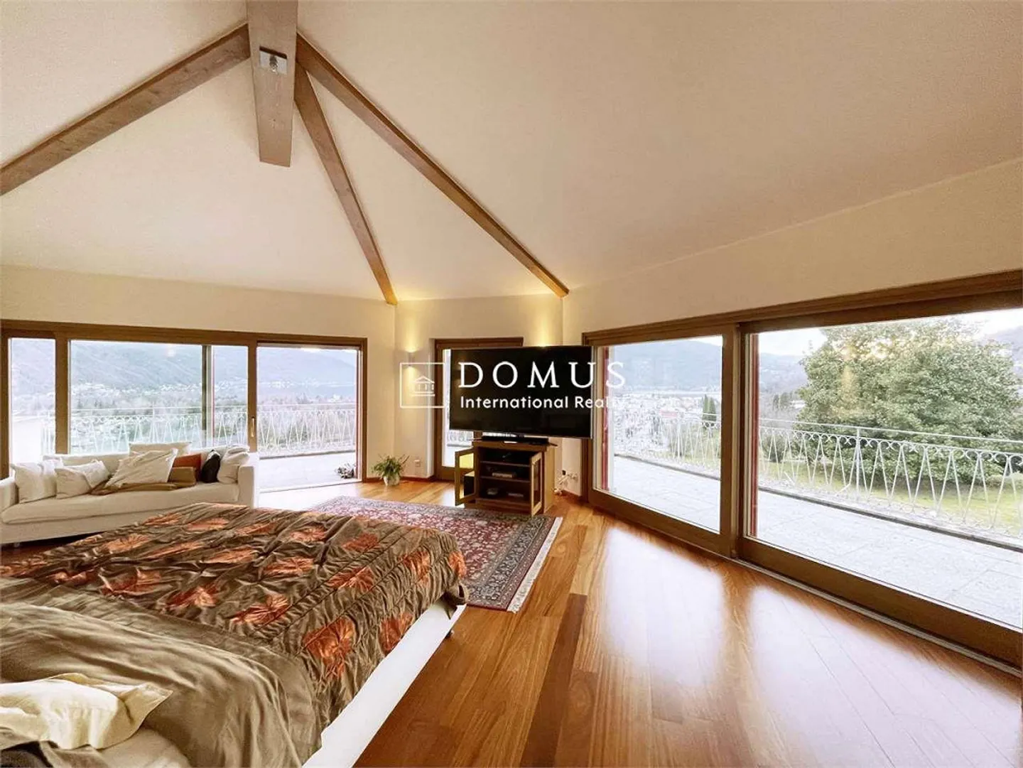 Dominante Villa mit Seeblick, im Grünen - Foto 11 von 13
