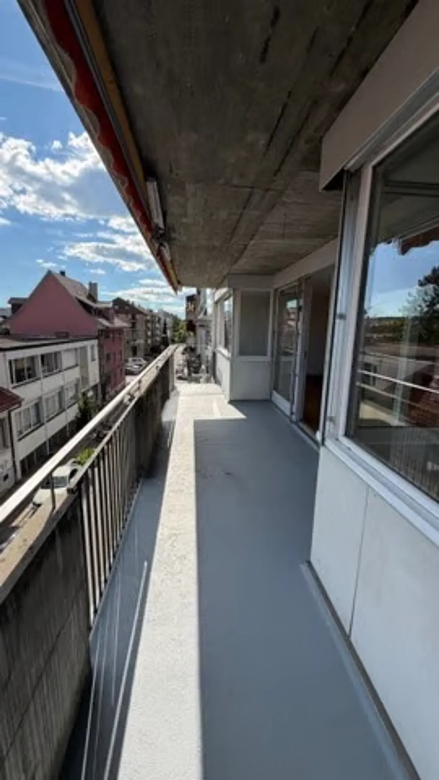 Extraordinary 4.5-room apartment with various balconies and elevator in Biel - Photo 1 of 19