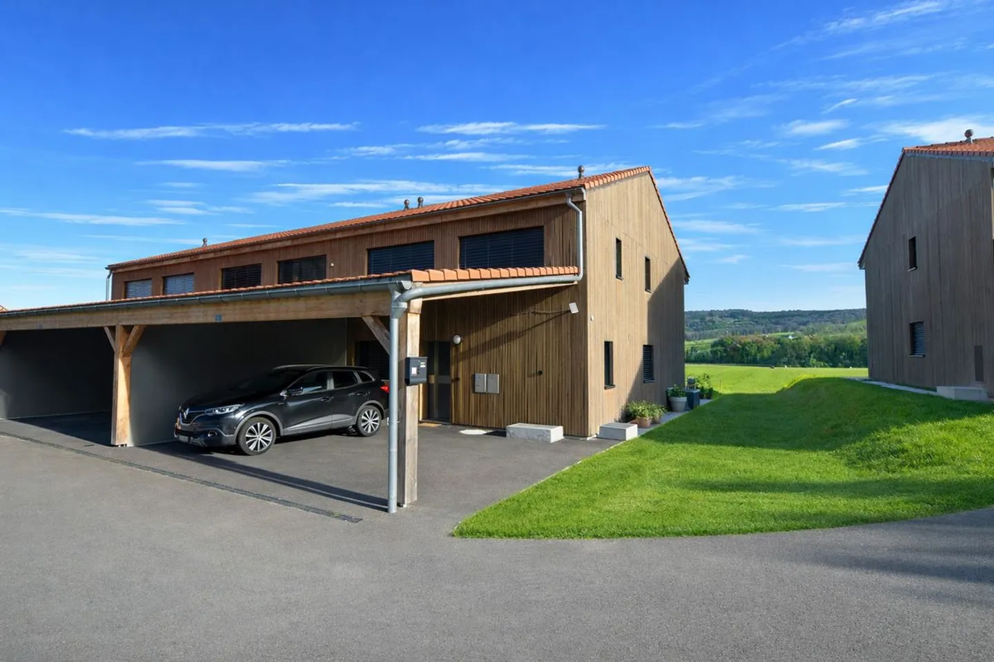 Maison Jumelée Moderne - Photo 1 sur 8