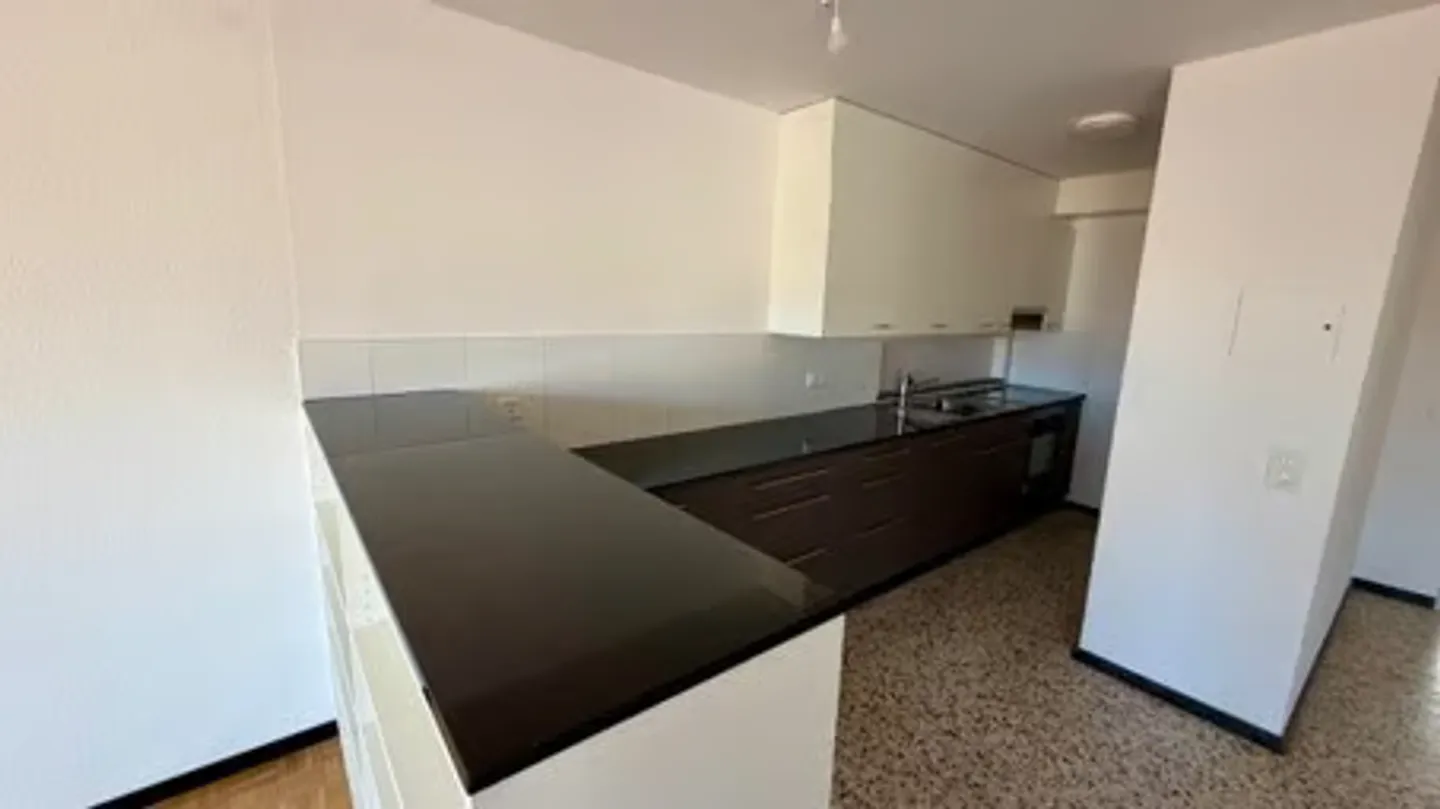 Extraordinary 4.5-room apartment with various balconies and elevator in Biel - Photo 7 of 19