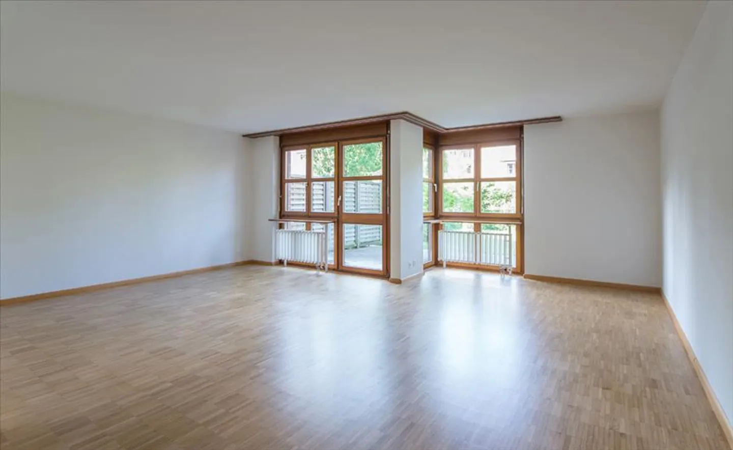 Renovated Maisonette Apartment with Garden Seating Area - Photo 3 of 12