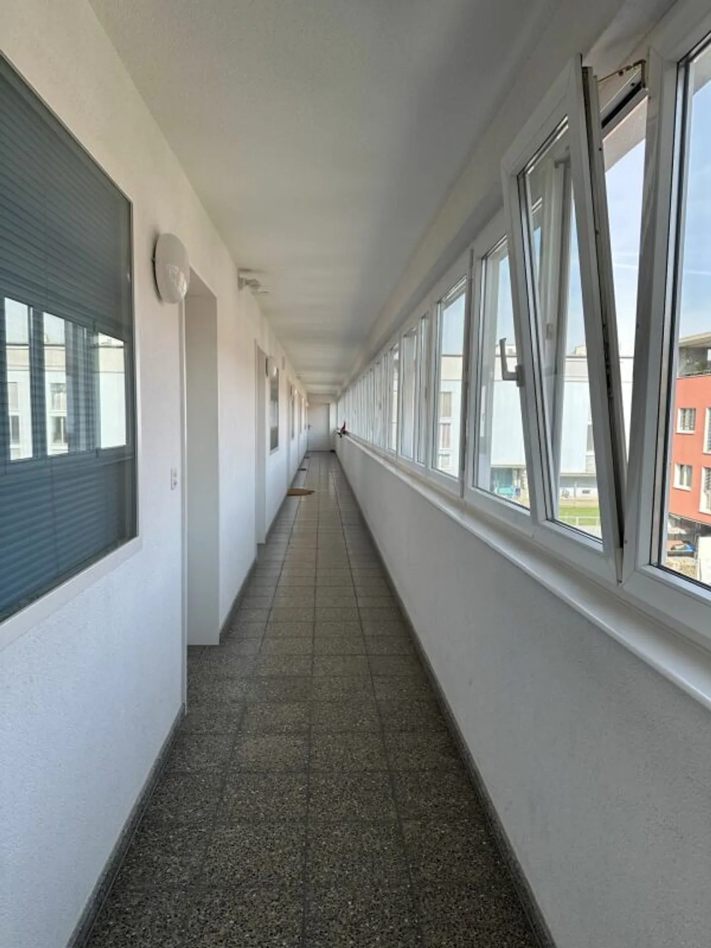 Spacious Apartment with Terrace - Photo 8 of 33