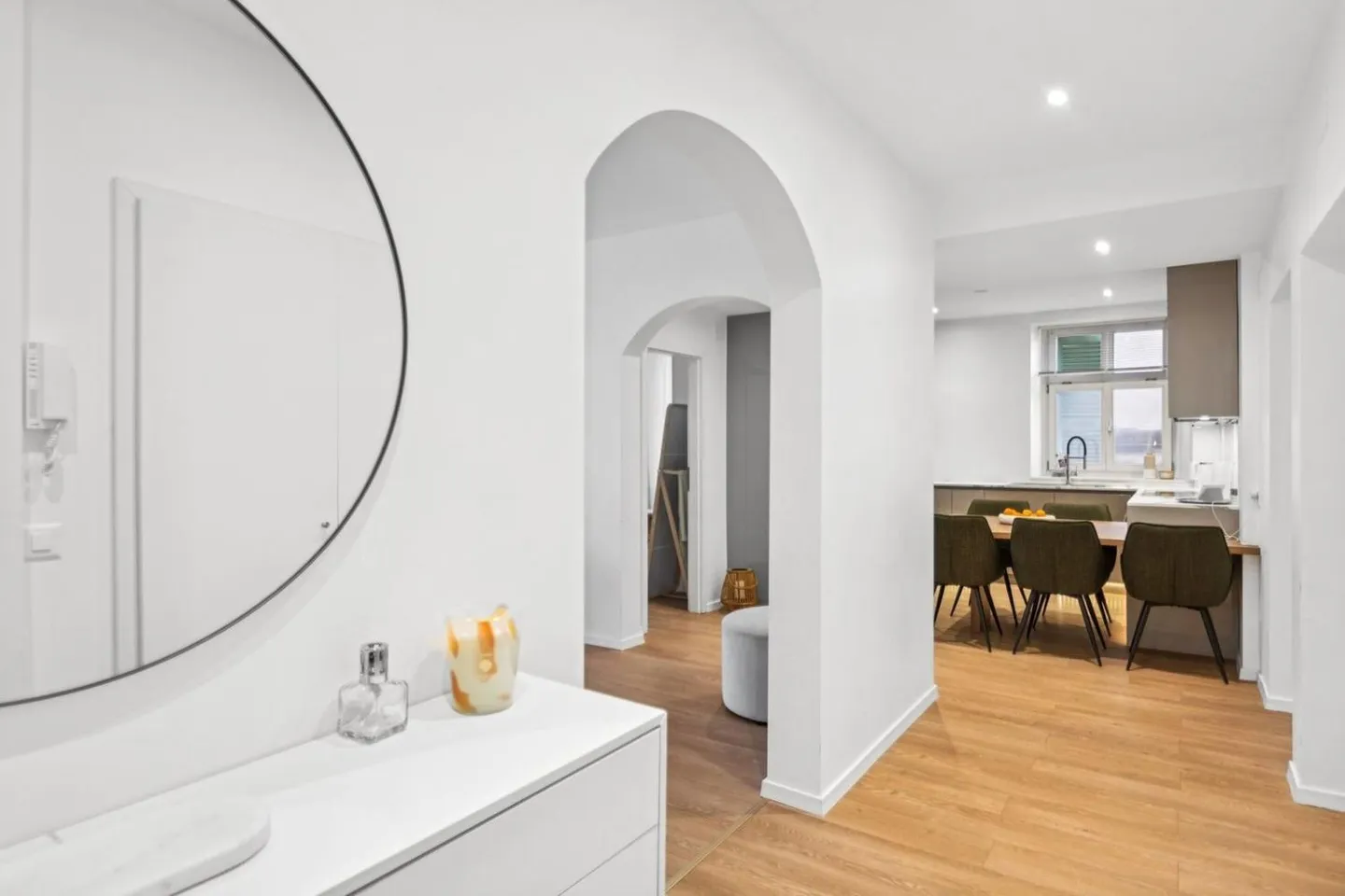 Seltenheit im Herzen von Reconvilier: Renovierte 4,5-Zimmer-Wohnung - Foto 4 von 13